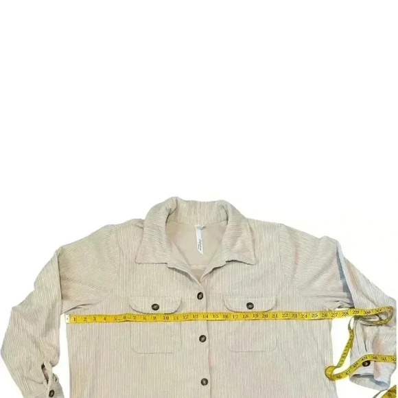 Size 1X  Corduroy oversized bottom up cream top - Picture 5 of 6